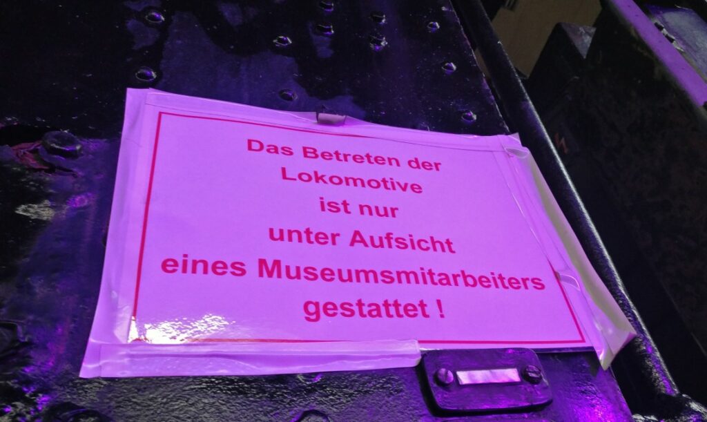 Der Führerstand der Baureihe 44 481 darf nicht betreten werden...