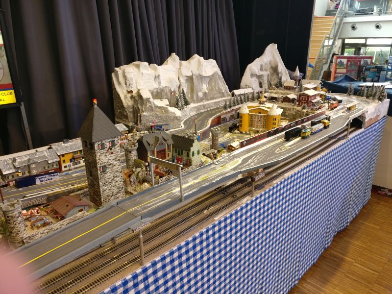 Schauanlage des Modellbau-Club Baunatal auf der Inspiration Modellbau 2017 in Nieder-Olm in der Ludwig-Eckes-Halle.