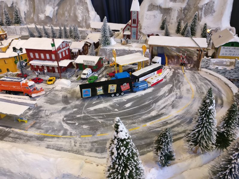 Schauanlage des Modellbau-Club Baunatal auf der Inspiration Modellbau 2017 in Nieder-Olm in der Ludwig-Eckes-Halle.