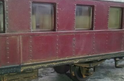 Alterung: Rote Donnerbüchse 1.Kl. Pwghs-54 Güterzug-Begleitwagen