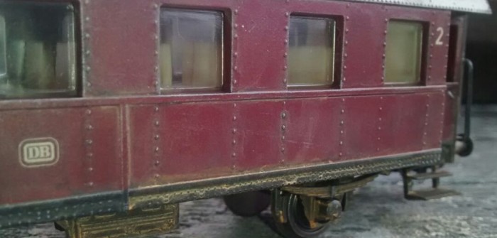 Alterung: Rote Donnerbüchse 1.Kl. Pwghs-54 Güterzug-Begleitwagen