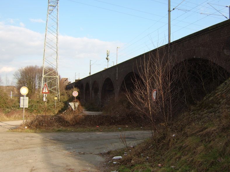 Foto der Eisenbahnbrücke Duisburg-Hochfeld-Rheinhausen