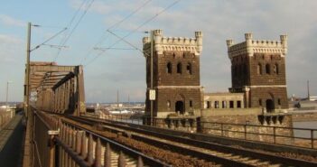 Eisenbahnbrücke Duisburg-Hochfeld-Rheinhausen