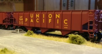 Märklin 45800 Hopper Car Set: vier Union Pacific Hopper Cars mit Kohleladung