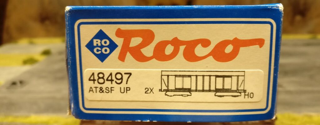 Die Vorderseite der Originalverpackung / OVP: Roco 48497 US Boxcar Set, Fruit Express UP & ATSF El Capitan