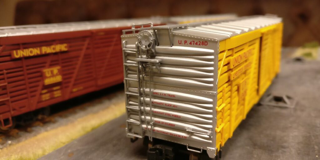Ein letzter Blick auf den TRIX 24905-1, Live Stock Car, Betriebsnummer 47428D, gelb