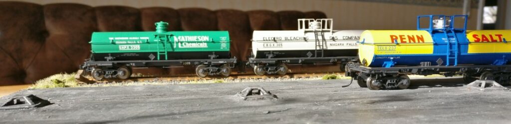 Die drei SIngle Dome Cars vomTRIX 24908 6000 gal Tank Cars Set