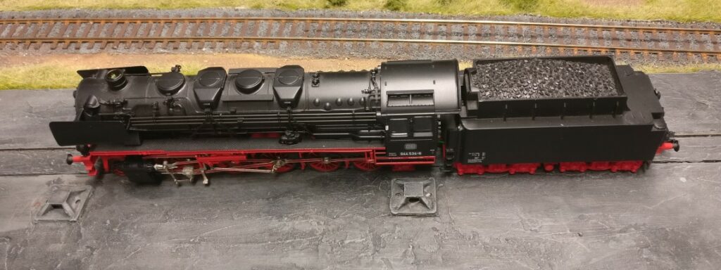 Märklin HAMO 38880: die Dampflok BR 044 534-6 der DB, Epoche IV. Ansicht von schräg oben.