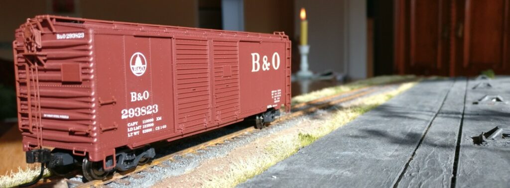 So gefällt er mir am besten, der Trix 24902-07 B&O Double Door Boxcar mit der Wagennummer 293823