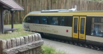 Es kommt wieder Leben in die Elsavatalbahn: Der Piko 52288 Dieseltriebwagen "Desiro" BR 642 DB Regio Westfrankenbahn steht in Heimbuchenthal!