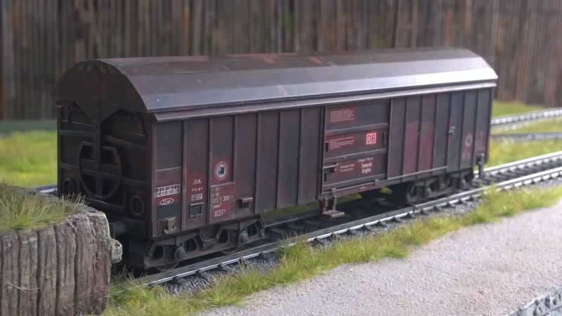 Märklin 44600 Schwenkdachwagen Taems 890 der DB AG mit der Betriebsnummer 31 80 085 1 306-7, Aufschrift Tonerde / Argille