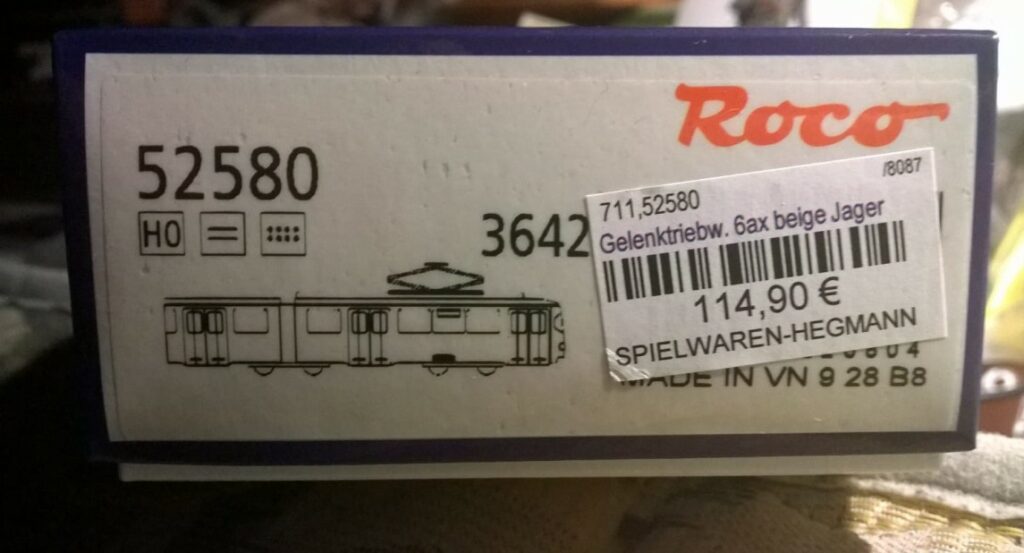 Das Unboxing steht an: Roco 52580 DüWag-Straßenbahn/Gelenktriebwagen "Jägermeister" Betriebsnummer 3642