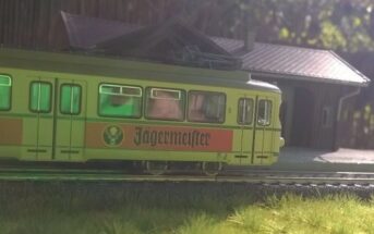 Roco 52580 DüWag-Straßenbahn/Gelenktriebwagen "Jägermeister" Betriebsnummer 3642