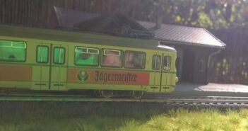 Roco 52580 DüWag-Straßenbahn/Gelenktriebwagen "Jägermeister" Betriebsnummer 3642