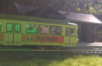 Roco 52580 DüWag-Straßenbahn/Gelenktriebwagen "Jägermeister" Betriebsnummer 3642