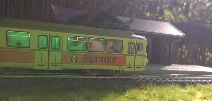 Roco 52580 DüWag-Straßenbahn/Gelenktriebwagen "Jägermeister" Betriebsnummer 3642