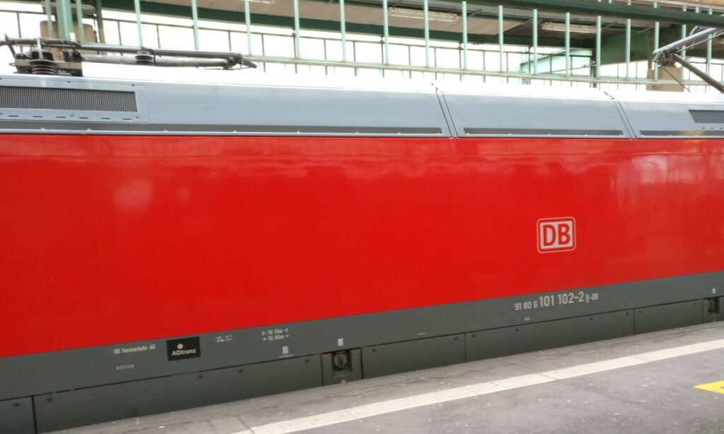 Baureihe 101 102-2 im Hbf Stuttgart am 01.01.2019