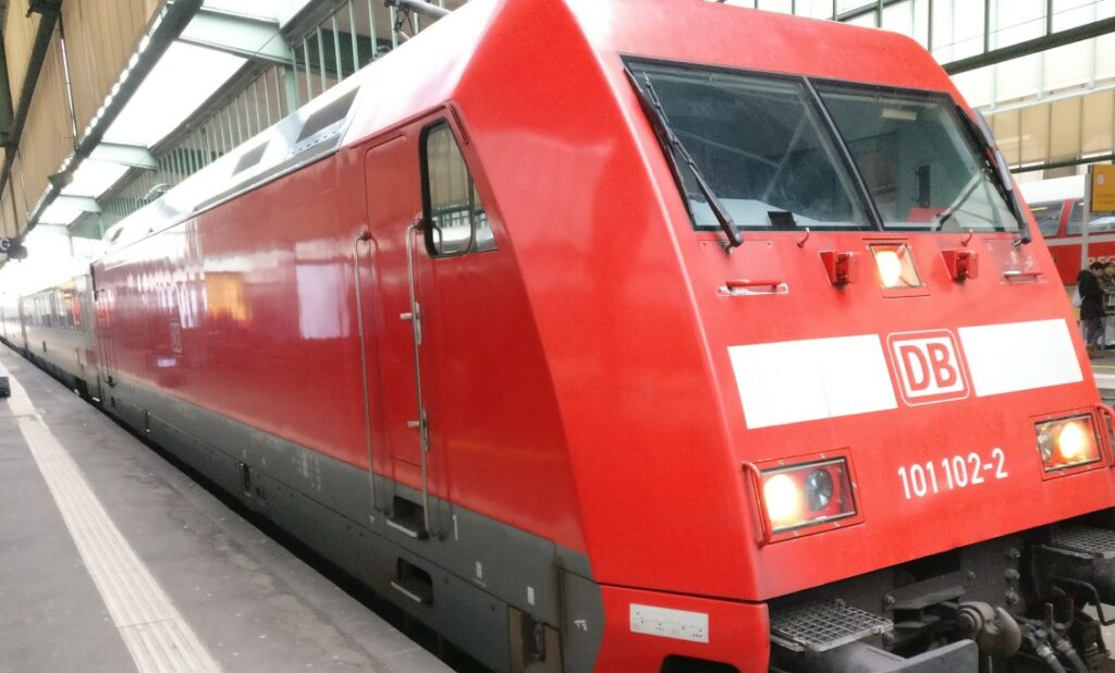 Baureihe 101 102-2 im Hbf Stuttgart am 01.01.2019