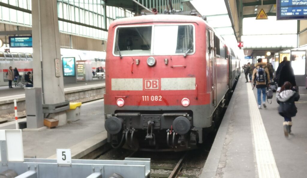 Baureihe 111 082 im Hbf Stuttgart am 01.01.2019