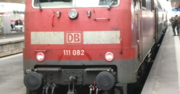 Baureihe 111 082 im Hbf Stuttgart am 01.01.2019