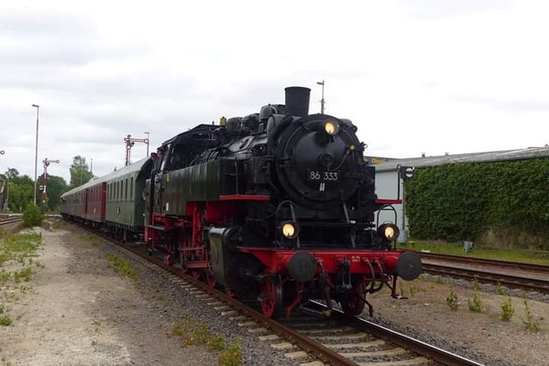 Die Dampflokomotive der Baureihe BR 86 333 (BR 86 1333-1) am 26.05.2019 im Bahnhof Soltau (Han) an der Heidebahn.