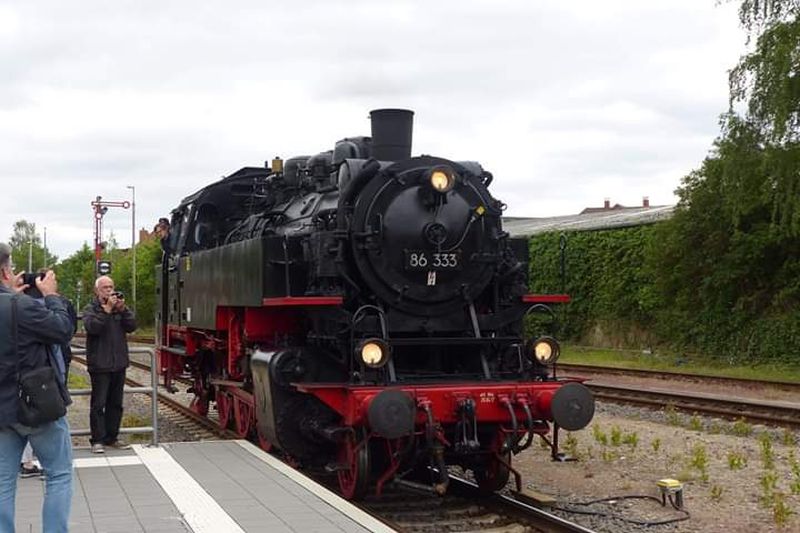 Die Dampflokomotive der Baureihe BR 86 333 (BR 86 1333-1) am 26.05.2019 im Bahnhof Soltau (Han) an der Heidebahn.