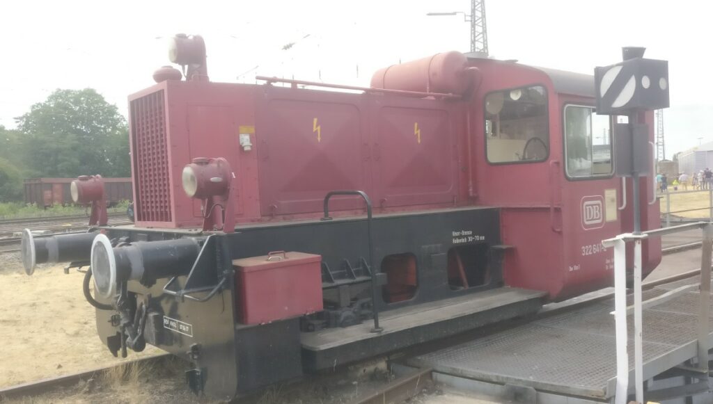 Die Diesellok der Baureihe 322 641-2 (Ex "Köf 6186" aus dem Jahr 1954) auf dem Bundesbahn-Sommerfest am 22.06.2019 im DB-Museum in Koblenz.