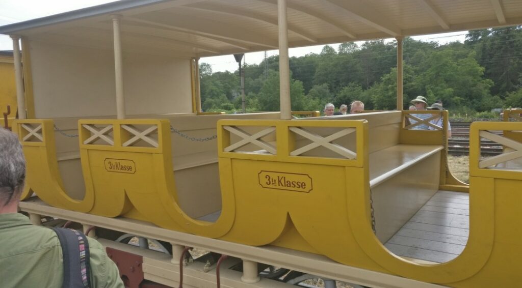 Ein Waggon "3. Klasse" des Zuges "Der Adler" auf dem Bundesbahn-Sommerfest am 22.06.2019 im DB-Museum in Koblenz.