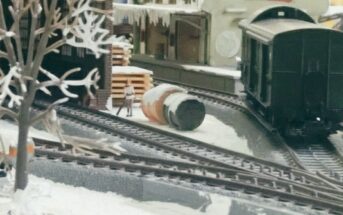 Märklin Schaufensteranlage H0 bei Modellbahn Hegmann in Kleinheubach. Das Foto zeigt eine malerische Szene auf der kleinen Anlage.