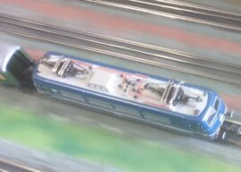 Trix Modellbahn: Coole Modellbahnanlage durch die Wand hindurch