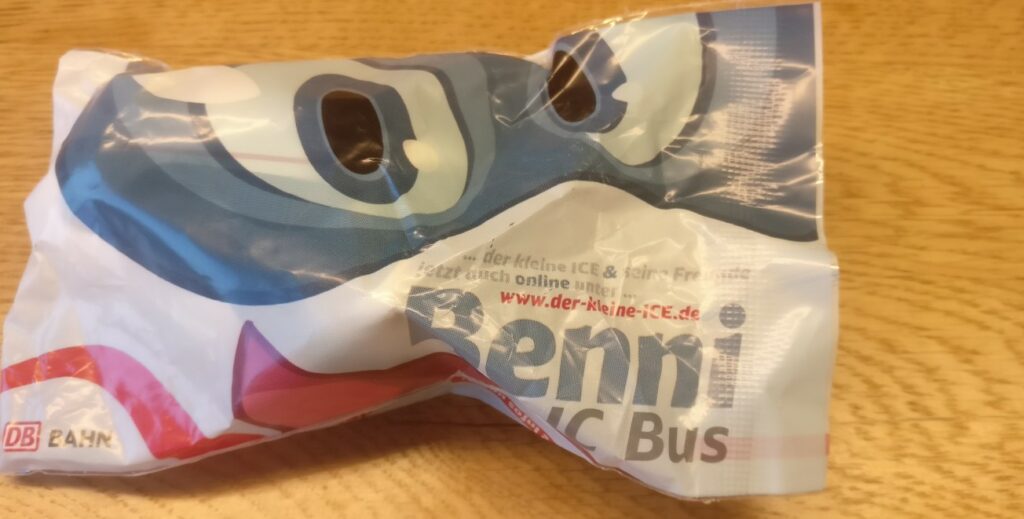 "Benni IC-Bus" aus der Serie "Der kleine ICE" der DB. 