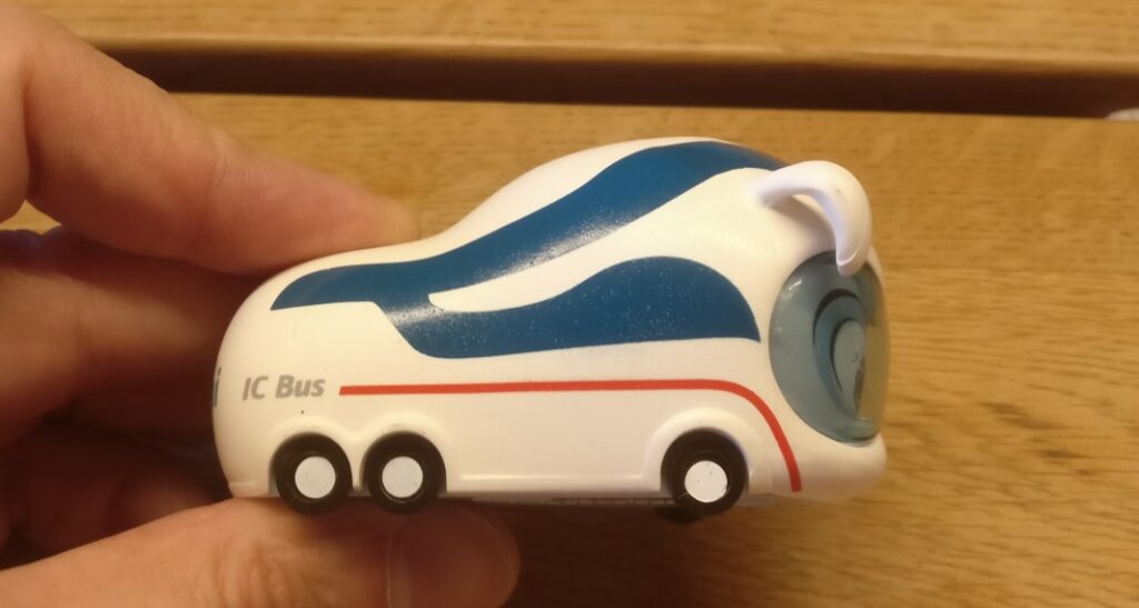 "Benni IC-Bus" aus der Serie "Der kleine ICE" der DB. 
