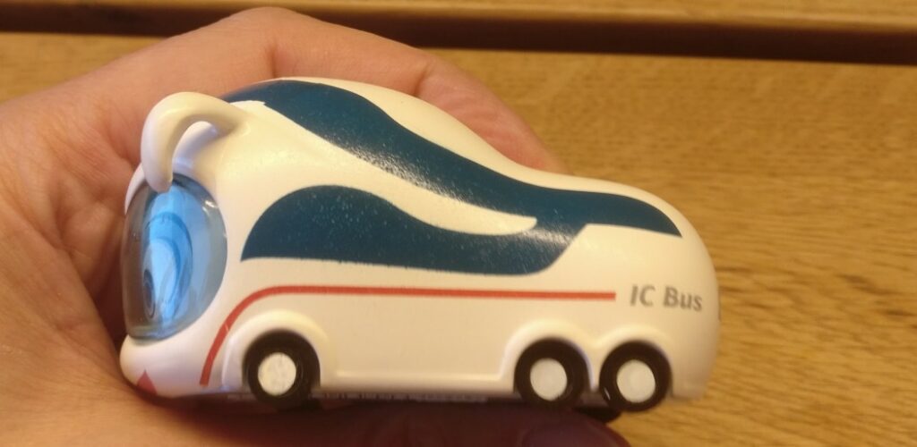 "Benni IC-Bus" aus der Serie "Der kleine ICE" der DB. 