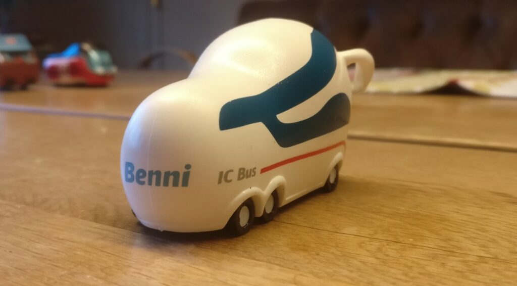 "Benni IC-Bus" aus der Serie "Der kleine ICE" der DB. 