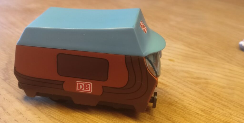 "Günni Güterzug" aus der Serie "Der kleine ICE" der DB. 