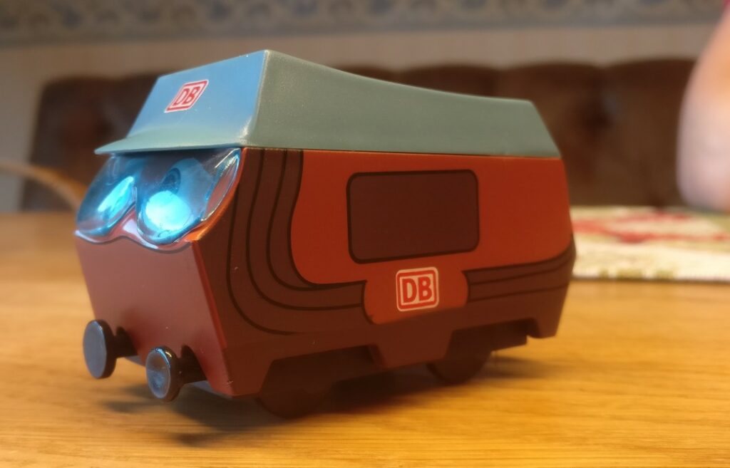 "Günni Güterzug" aus der Serie "Der kleine ICE" der DB. 