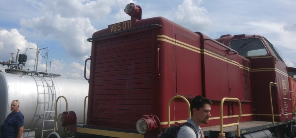 Die Diesellok V65 011 der DB (Leihgabe an die BSW-Freizeitgruppe zur Erhaltung historischer Eisenbahnfahrzeuge) auf dem Sommerfest der Bahn in Koblenz am 22.06.2019