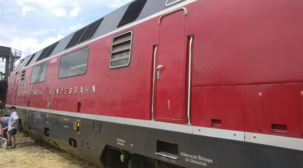 Diesellok Baureihe 220 033-5 auf dem Sommerfest der Bahn in Koblenz