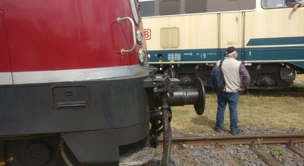 Diesellok Baureihe 220 033-5 auf dem Sommerfest der Bahn in Koblenz