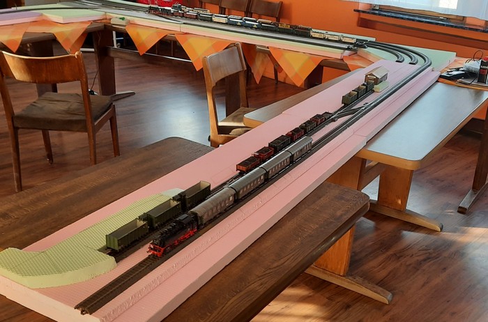 Das etwa 270cm lange Mpdul "Bahnhof Eschau-Mönchberg" der Modellbahn H0 "Elsavatal-Bahn"