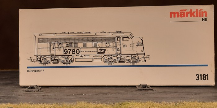 Noch in der OVP: die Märklin 3181 US-Diesellok EMD F7 "Burlington Northern", A-Unit motorisiert