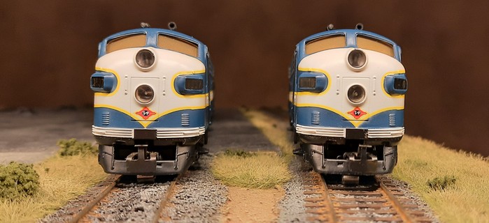 Wenn die beiden A-Units der Märklin 3481 US-Diesellok EMD F7 "Texas & Pacific" so auf den Gleisen stehen, kommt schon das Feeling von Power rüber...