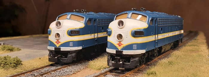 Die beiden A-Units der Märklin 3481 US-Diesellok EMD F7 "Texas & Pacific" sehe ich jetzt nicht nur vor Freight-Trains. Sie wirken optisch so pfeilschnell und da könnte ich mir auch einen Einsatz vor Passenger-Cars auch sehr gut vorstellen.