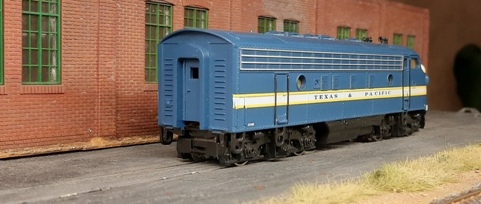 Auch einzeln kommt die A-Unit aus dem Set der Märklin 3481 US-Diesellok EMD F7 "Texas & Pacific".ganz kraftvoll rüber.