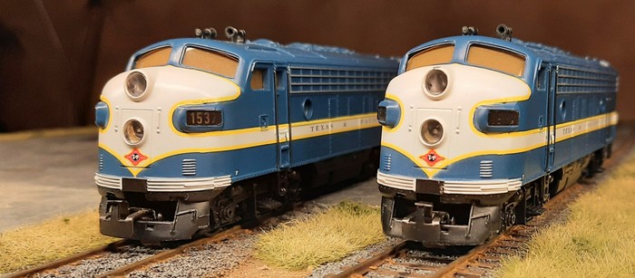 Die beiden A-Units aus dem Set der Märklin 3481 US-Diesellok EMD F7 "Texas & Pacific".nochmal zu zweit.