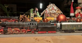 Märklin 3005: die BR 23014 verströmt Weihnachten wie keine andere