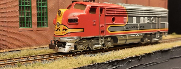 Die Märklin 3060 "Santa Fe" auf einem Seitengleis.