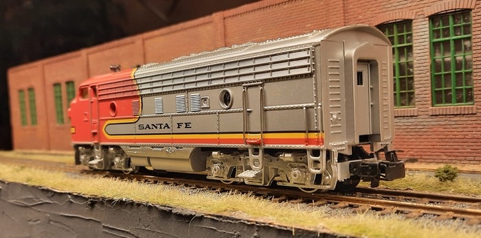 Bei diesem Bild der Märklin 3060 "Santa Fe" liegt für mich der süßliche Duft von Barbecue in der flirrenden Luft des Sommers.