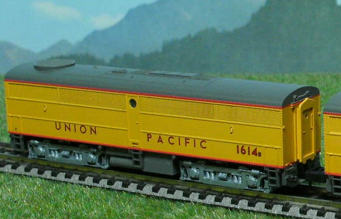 Life-Like 7428 Alco FB1 Diesellokomotive Union Pacific #1614B (Armour Yellow, Harbor Mist Gray) (Foto: Honischer)