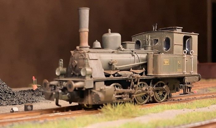 Etwas von schräg vorne, die Märklin 37189 Dampflokomotive Gattung Ptl 3/3 von Doncolor.